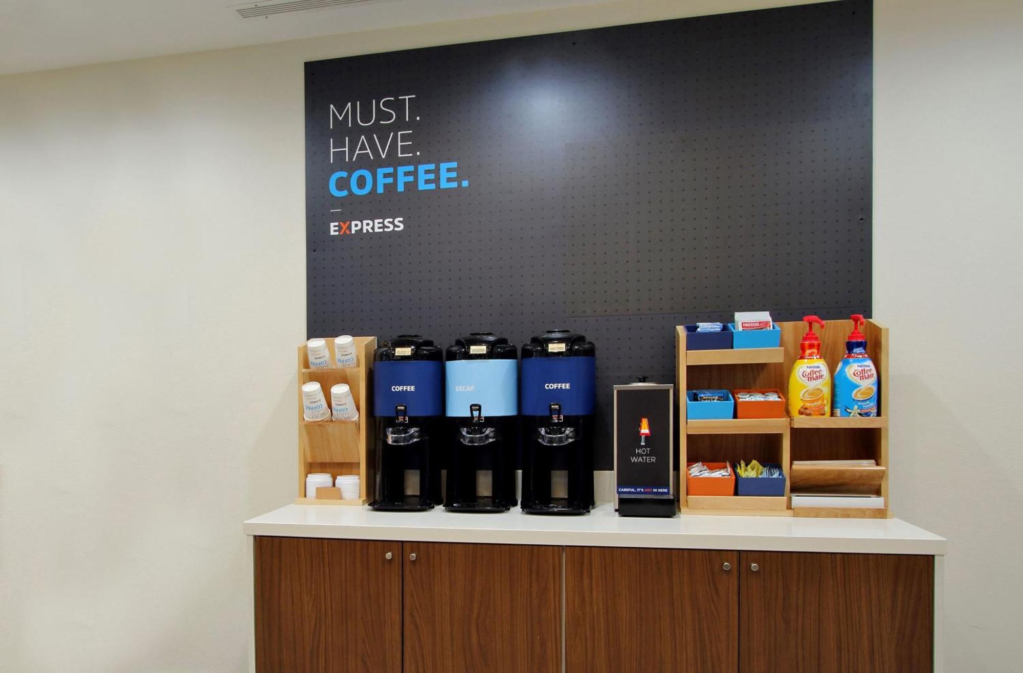 艾尔克智选假日套房酒店 埃尔科 外观 照片